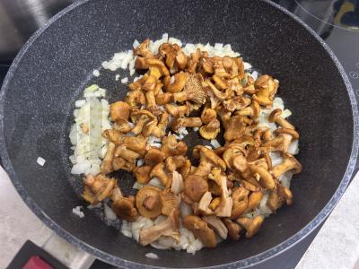 Šalavijas su svogūnais grietinėlės padaže Žingsnis 3