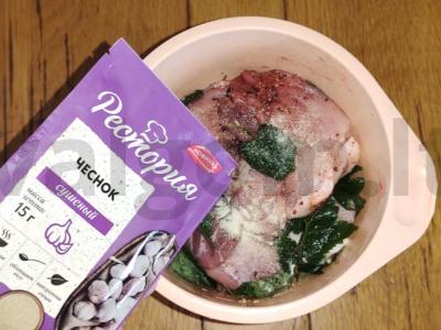 Šašlykas iš kiaulienos kumpio su juodųjų serbentų lapais Žingsnis 5