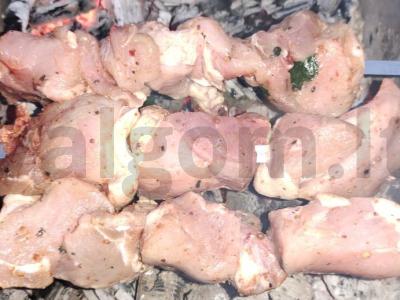 Šašlykas iš kiaulienos kumpio su juodųjų serbentų lapais Žingsnis 6