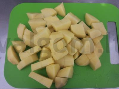 Troškintas bulvės su vištiena grietinėje Žingsnis 1