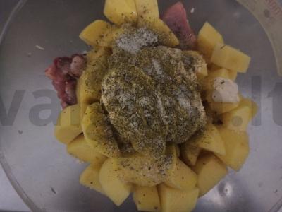 Troškintas bulvės su vištiena grietinėje Žingsnis 4