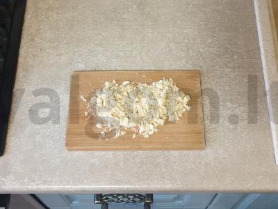 Išlydyto baltojo šokolado sausainiai Žingsnis 2