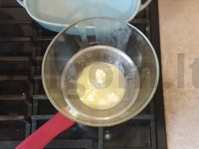 Išlydyto baltojo šokolado sausainiai Žingsnis 3