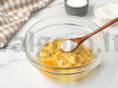 Šokoladiniai blynai su bananais Žingsnis 1