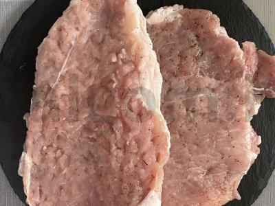 Kiaulienos šnicelis džiovintame tešloje Žingsnis 1