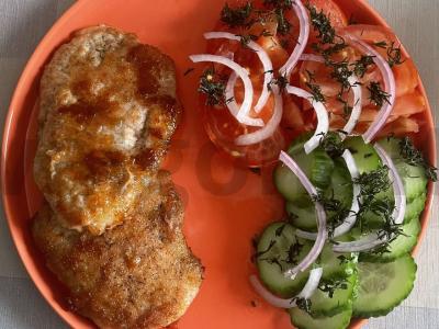 Kiaulienos šnicelis džiovintame tešloje pagrindine nuotrauka