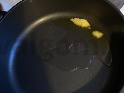 Vištienos krūtinėlė su „Wok“ padažu Žingsnis 2