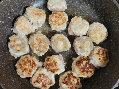 Skani makaronai-mazgai su kotletais Žingsnis 2