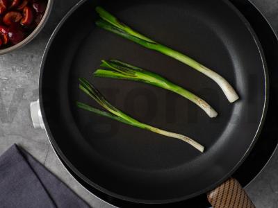 Salotas su vyšniomis, pistacijomis ir svogūnų vinigretu Žingsnis 2