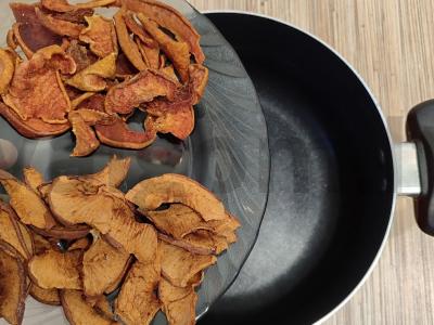 Gintarinis kompotas iš džiovintų kriaušių ir obuolių Žingsnis 1