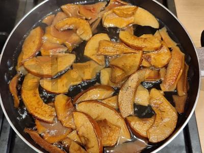 Gintarinis kompotas iš džiovintų kriaušių ir obuolių Žingsnis 3