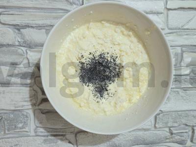 Skani varškėtė su aguonomis kukurūzų miltuose Žingsnis 2