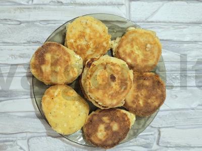 Skani varškėtė su aguonomis kukurūzų miltuose pagrindine nuotrauka