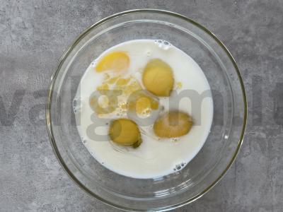 Purūs omletas su dešrelėmis ir brokoliais orkaitėje Žingsnis 3