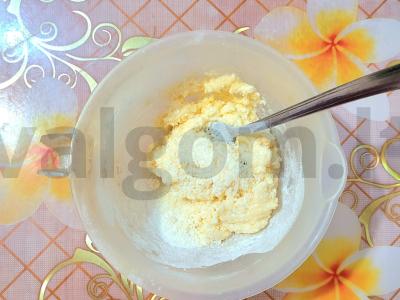 Purūs varškės-kokoso keksiukas mikrobangų krosnelėje Žingsnis 4