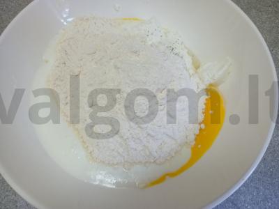 Varškės bandelės su krapais ir kmynais Žingsnis 5