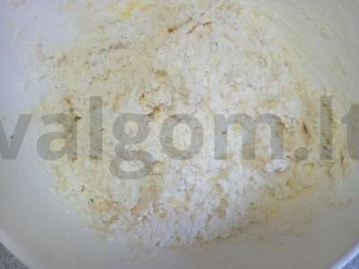 Varškės bandelės su krapais ir kmynais Žingsnis 6