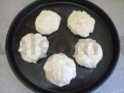 Varškės bandelės su krapais ir kmynais Žingsnis 7