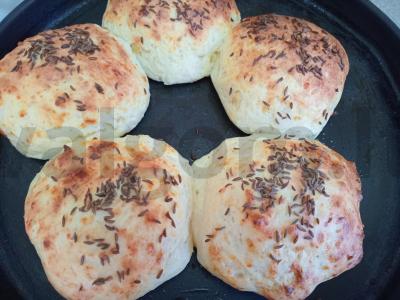 Varškės bandelės su krapais ir kmynais Žingsnis 9