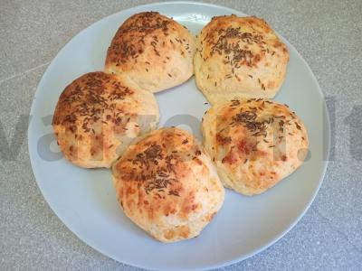 Varškės bandelės su krapais ir kmynais pagrindine nuotrauka