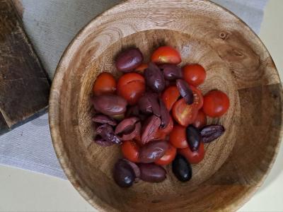 Avokadų salotos su vyšniniais pomidorais Žingsnis 2