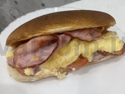 Sumuštinis „Purėn“ su šonine, pomidoru ir sūriu pagrindine nuotrauka