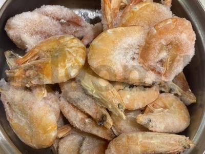 Stikliniai makaronai su grietinėlės krevetėmis Žingsnis 1