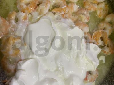 Stikliniai makaronai su grietinėlės krevetėmis Žingsnis 11