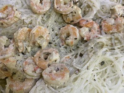 Stikliniai makaronai su grietinėlės krevetėmis Žingsnis 14