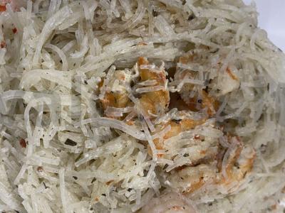 Stikliniai makaronai su grietinėlės krevetėmis pagrindine nuotrauka