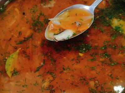 Šči su silkėmis ir kopūstais pagrindine nuotrauka