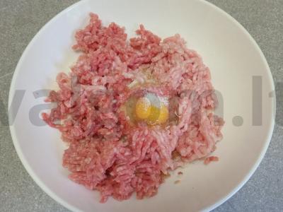 Kiaulienos ir jautienos faršo zrazai su kiaušiniu Žingsnis 5