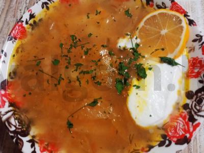 Borsčas su raugintais kopūstais pagrindine nuotrauka