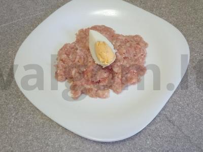 Kiaulienos ir jautienos faršo zrazai su kiaušiniu Žingsnis 8