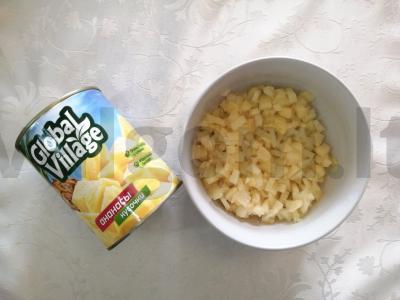 Salotos su konservuotais ananasais ir karbonaidu Žingsnis 2