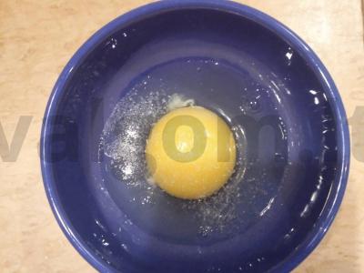 Ryžių popierius kiaušinyje su silpniai sūdyta upėtakio Žingsnis 1