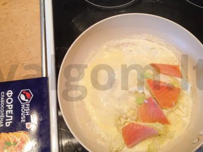 Ryžių popierius kiaušinyje su silpniai sūdyta upėtakio Žingsnis 6