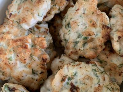 Smulkintos vištienos kotletai su džiovintu česnaku pagrindine nuotrauka