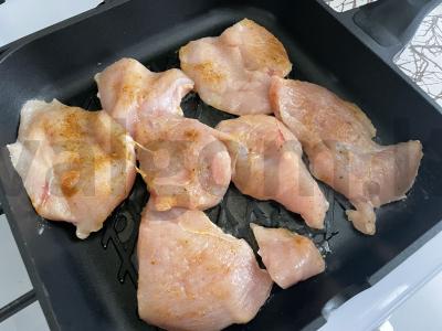 Sultingas burgeris su lediniu salotu ir vištienos filė Žingsnis 2