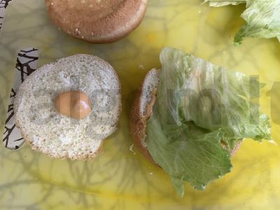 Sultingas burgeris su lediniu salotu ir vištienos filė Žingsnis 3