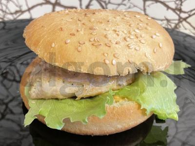 Sultingas burgeris su lediniu salotu ir vištienos filė Žingsnis 6