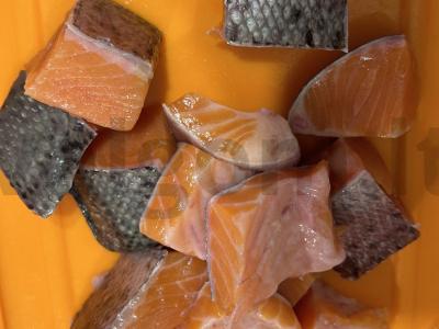 Marinuota raudona žuvis su citrina stiklainyje Žingsnis 1