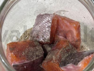 Marinuota raudona žuvis su citrina stiklainyje Žingsnis 4