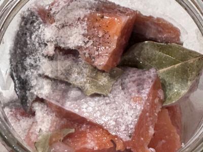 Marinuota raudona žuvis su citrina stiklainyje Žingsnis 5