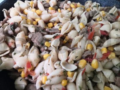 Makaronai su kalakutiena ir daržovėmis „Saulutė“ pagrindine nuotrauka