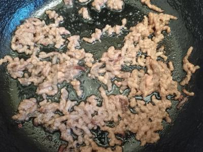 Karštas sumuštinis su jautienos faršu, kiaušiniu ir daržovėmis Žingsnis 2