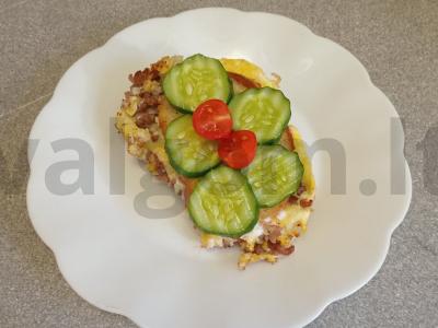 Karštas sumuštinis su jautienos faršu, kiaušiniu ir daržovėmis Žingsnis 9