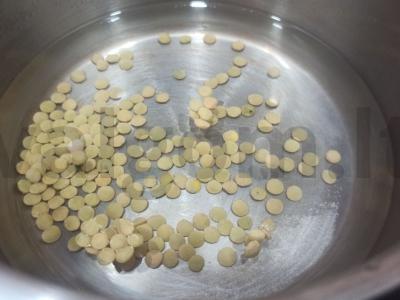 Salotos su žaliaisiais lęšiais ir kukurūzais Žingsnis 1