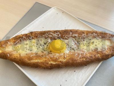 Adžarų hachapuri iš varškės tešlos pagrindine nuotrauka