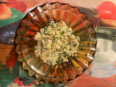 Salotas „Chariksas“, pagardintas ypatingu aštriu padažu pagrindine nuotrauka